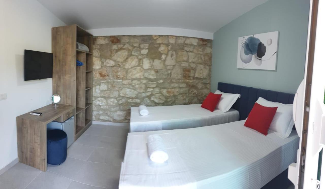 Hotel Mezzanine Bay Himarë Exterior foto